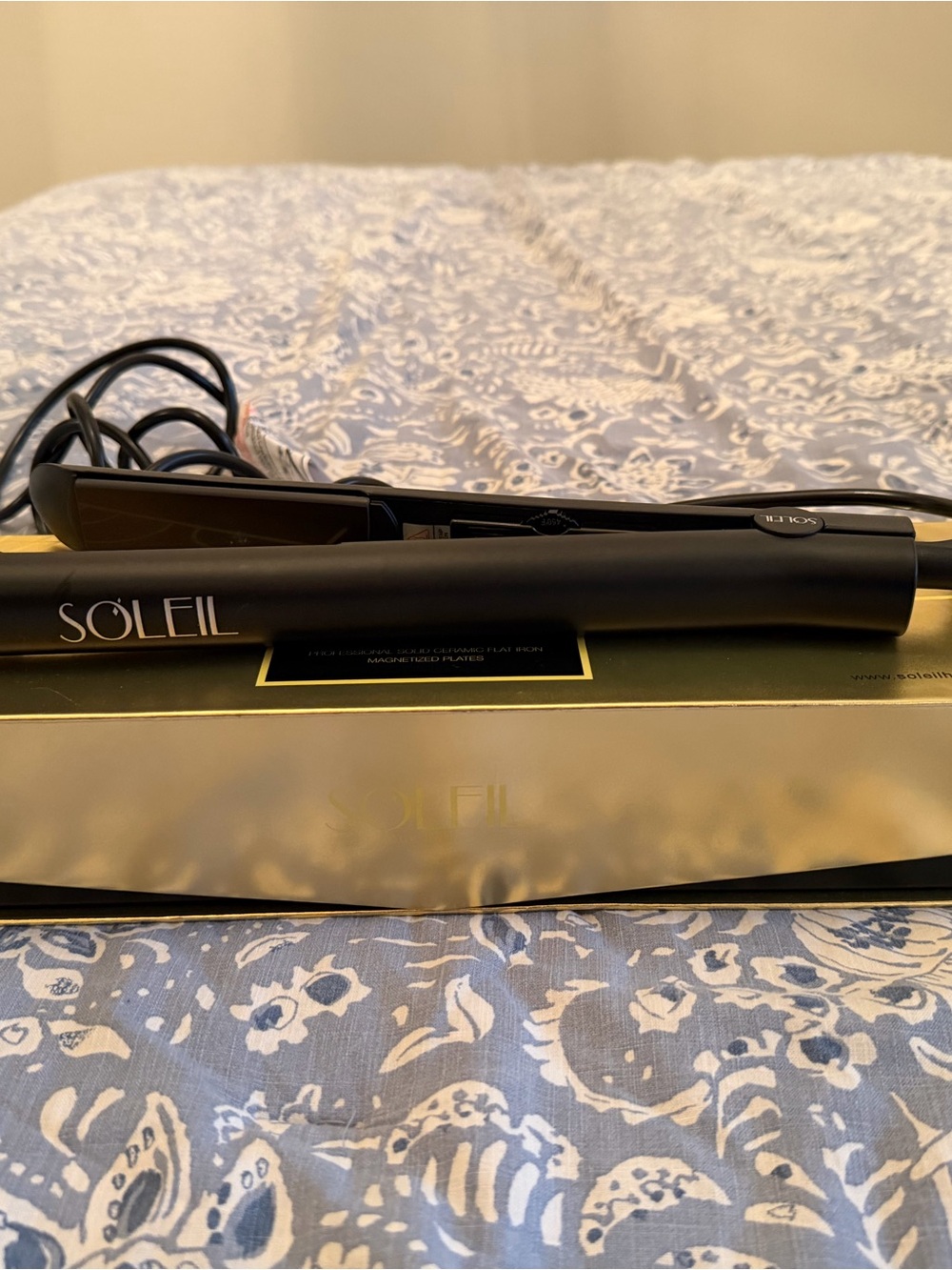 Soleil Black Ceramic Hair Straightener - Sleek Professional Flat Iron